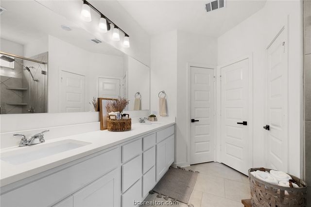 1356 Kingsgate Drive, Bryan, TX 77807