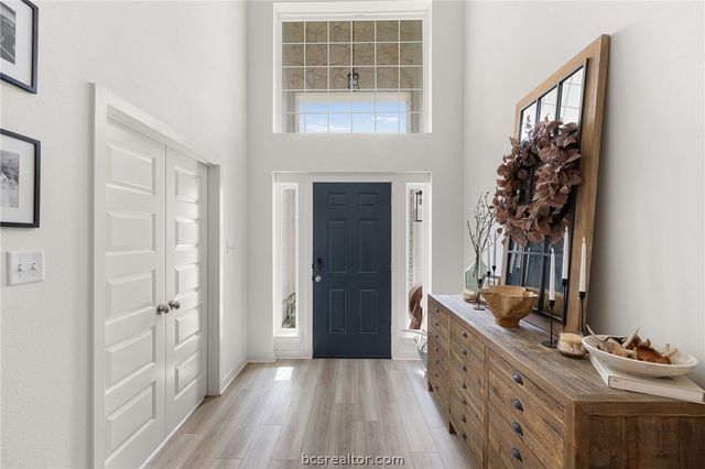 1356 Kingsgate Drive, Bryan, TX 77807