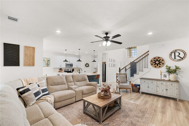 1356 Kingsgate Drive, Bryan, TX 77807