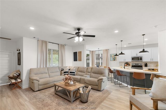 1356 Kingsgate Drive, Bryan, TX 77807