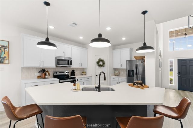 1356 Kingsgate Drive, Bryan, TX 77807