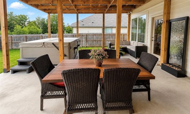 1356 Kingsgate Drive, Bryan, TX 77807