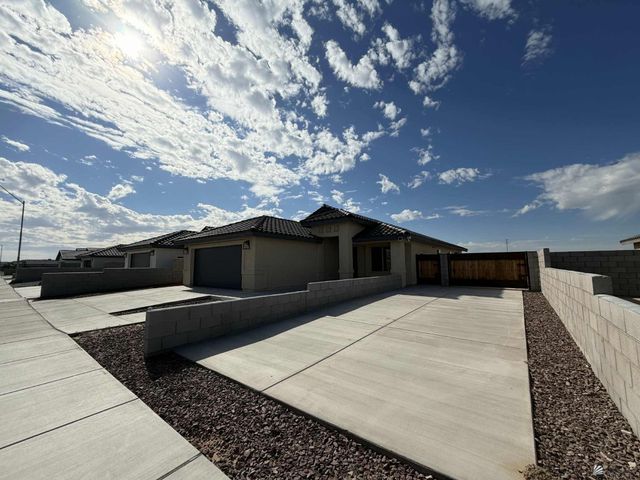 384 N 22 Dr, San Luis, AZ 85336