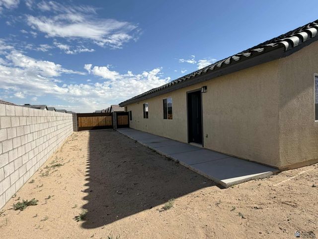 384 N 22 Dr, San Luis, AZ 85336