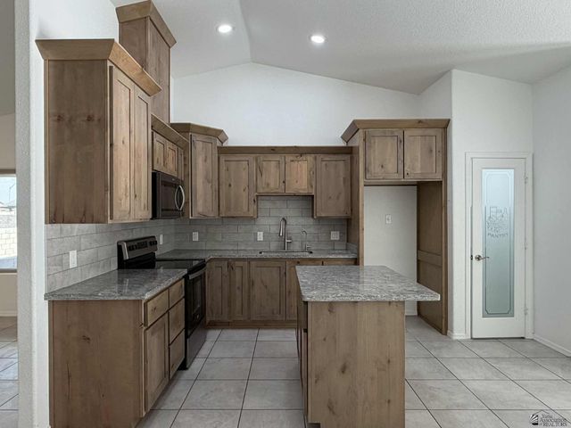 384 N 22 Dr, San Luis, AZ 85336