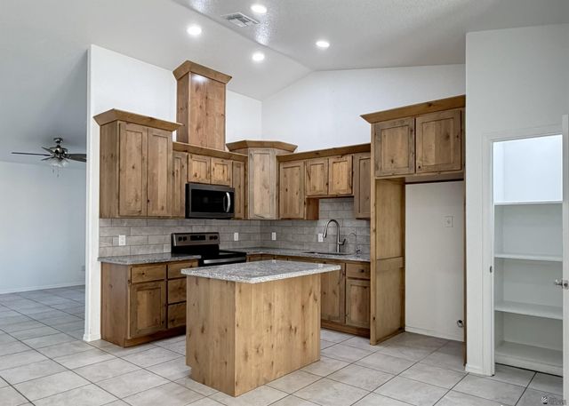 384 N 22 Dr, San Luis, AZ 85336