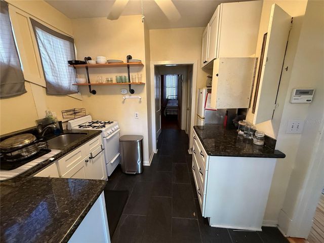 824 E UNIVERSITY AVENUE B, Gainesville, FL 32601