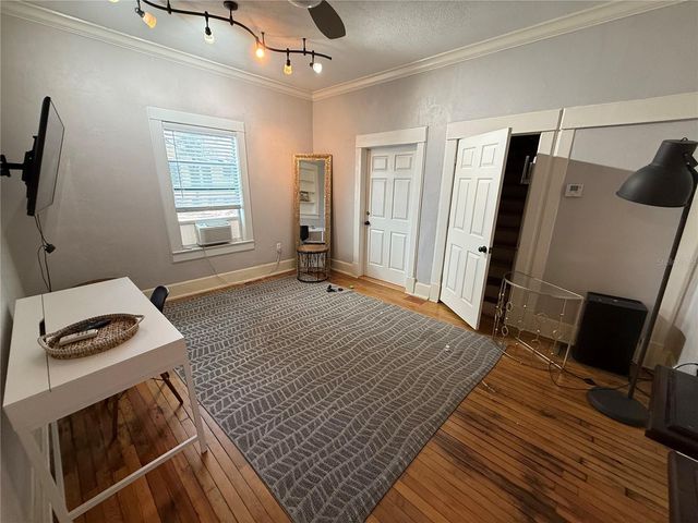 824 E UNIVERSITY AVENUE B, Gainesville, FL 32601