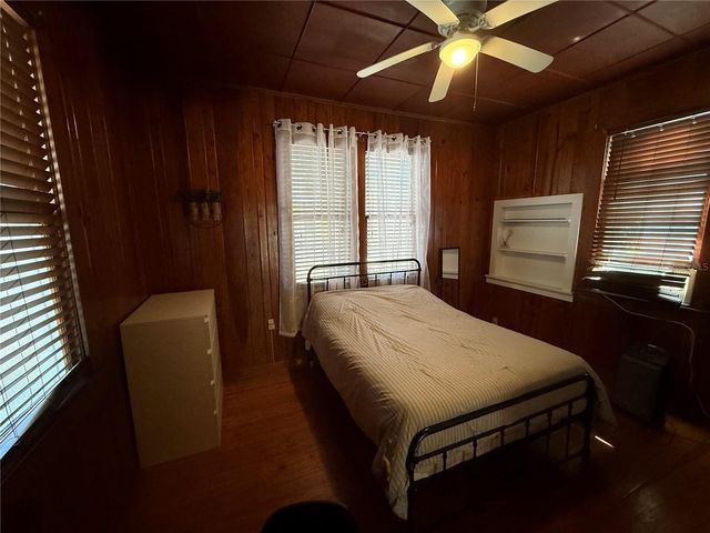 824 E UNIVERSITY AVENUE B, Gainesville, FL 32601