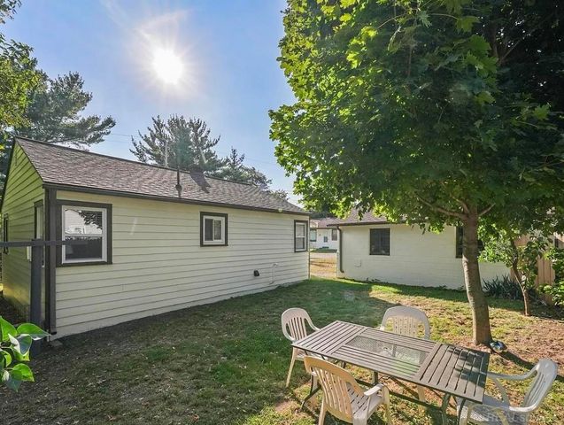 203 Gasoline Alley, Houghton Lake, MI 48629