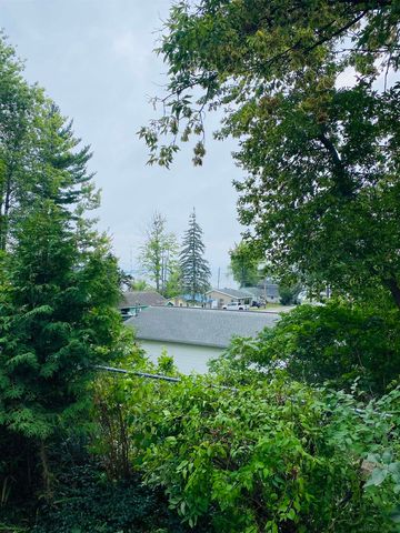 203 Gasoline Alley, Houghton Lake, MI 48629