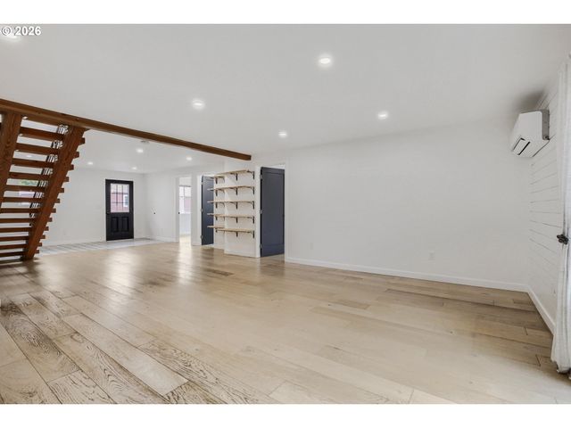 570 Ne TRUMAN Ln, Hillsboro, OR 97124