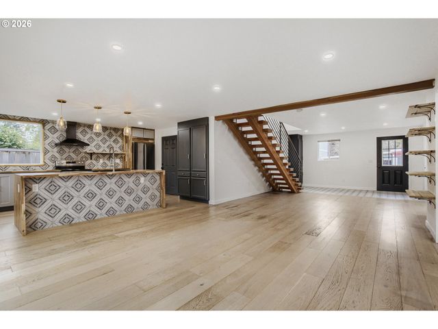 570 Ne TRUMAN Ln, Hillsboro, OR 97124