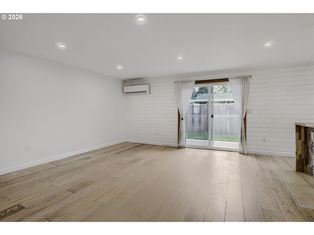 570 Ne TRUMAN Ln, Hillsboro, OR 97124