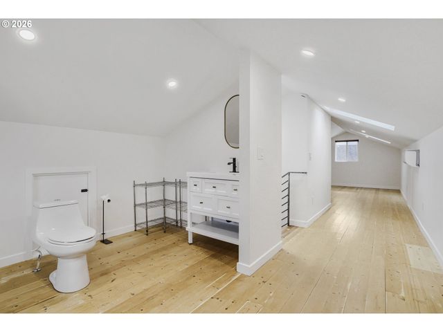 570 Ne TRUMAN Ln, Hillsboro, OR 97124