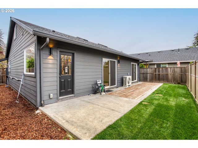 570 Ne TRUMAN Ln, Hillsboro, OR 97124