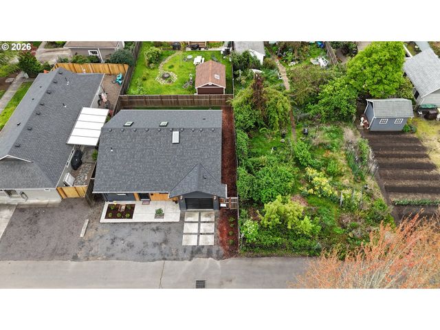 570 Ne TRUMAN Ln, Hillsboro, OR 97124