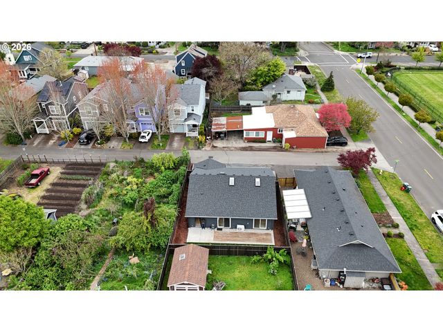 570 Ne TRUMAN Ln, Hillsboro, OR 97124