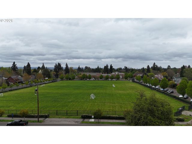 570 Ne TRUMAN Ln, Hillsboro, OR 97124