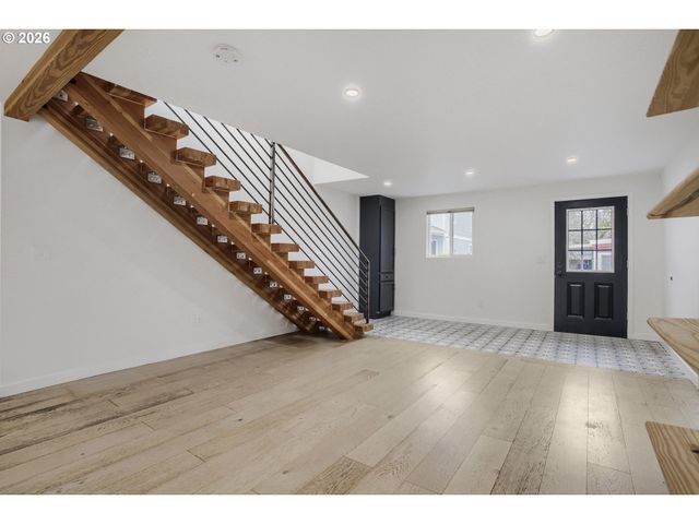 570 Ne TRUMAN Ln, Hillsboro, OR 97124