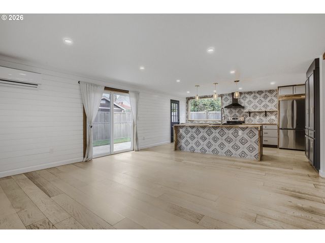 570 Ne TRUMAN Ln, Hillsboro, OR 97124