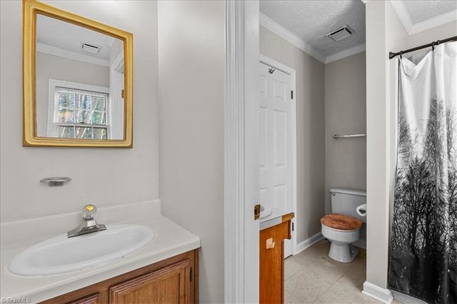 4404 Essex Court, High Point, NC 27265