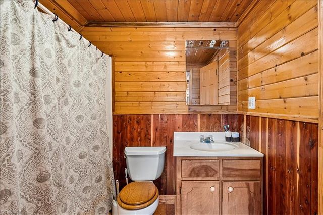 4404 Essex Court, High Point, NC 27265