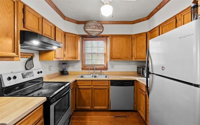 4404 Essex Court, High Point, NC 27265