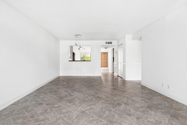 5021 Oak Hill Lane 115, Delray Beach, FL 33484