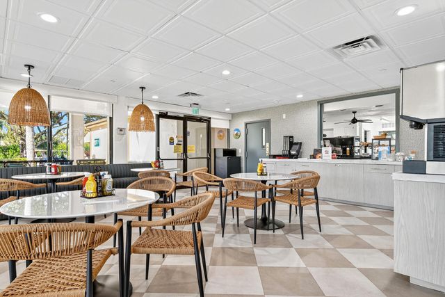 5021 Oak Hill Lane 115, Delray Beach, FL 33484