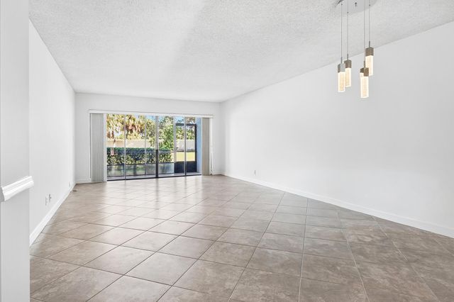 5021 Oak Hill Lane 115, Delray Beach, FL 33484