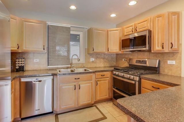 462 Longwood Drive, Buffalo Grove, IL 60089