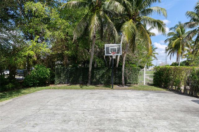 150 Coconut Key Lane, Delray Beach, FL 33484