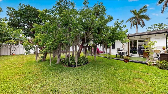 121 NE 18th Street, Homestead, FL 33030
