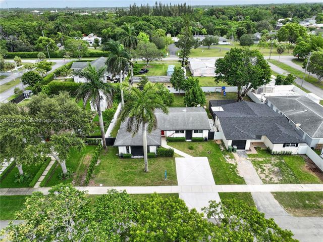 121 NE 18th Street, Homestead, FL 33030