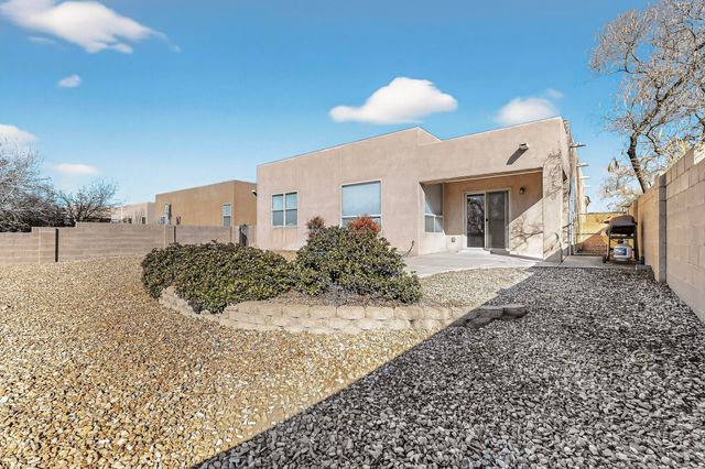 1124 Calle Corvo NE, Albuquerque, NM 87113