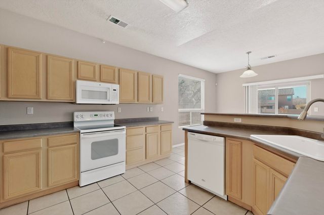 1124 Calle Corvo NE, Albuquerque, NM 87113