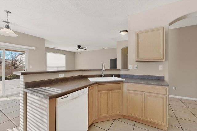 1124 Calle Corvo NE, Albuquerque, NM 87113