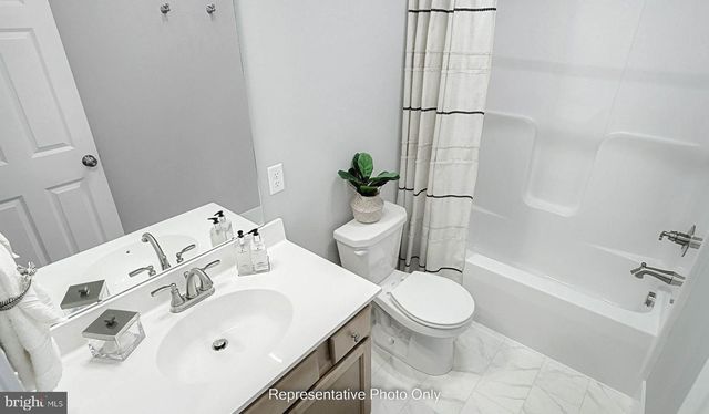 215 DAHLIA CIR, Lebanon, PA 17042