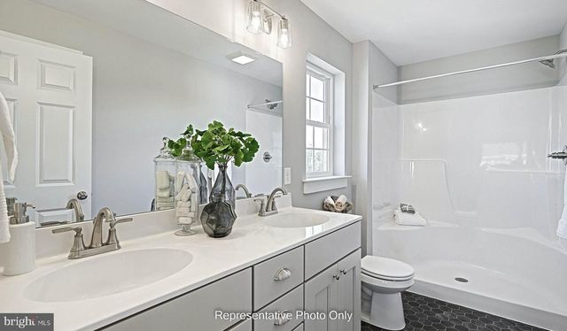 215 DAHLIA CIR, Lebanon, PA 17042