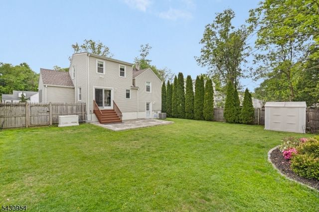 100 Beechwood Rd, Florham Park Boro, NJ 07932