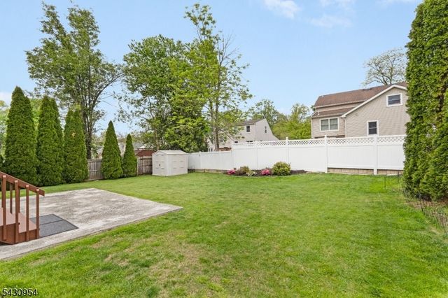 100 Beechwood Rd, Florham Park Boro, NJ 07932