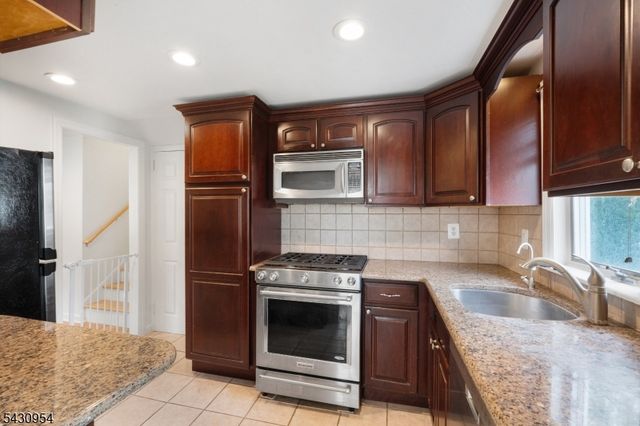 100 Beechwood Rd, Florham Park Boro, NJ 07932