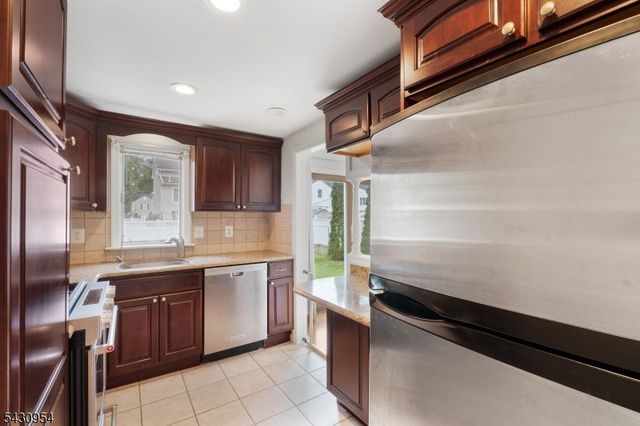100 Beechwood Rd, Florham Park Boro, NJ 07932