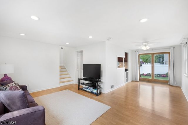 100 Beechwood Rd, Florham Park Boro, NJ 07932