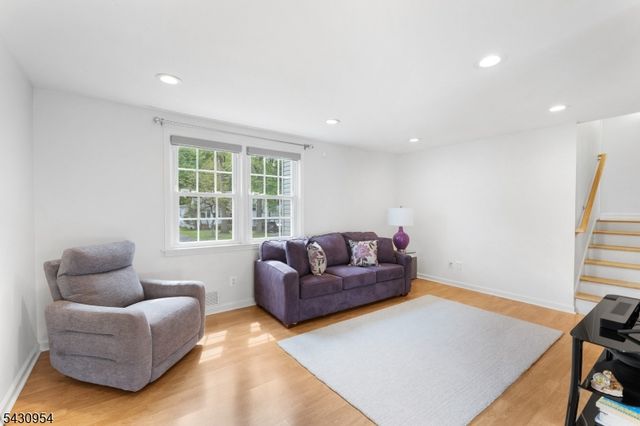100 Beechwood Rd, Florham Park Boro, NJ 07932