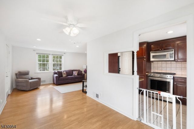100 Beechwood Rd, Florham Park Boro, NJ 07932