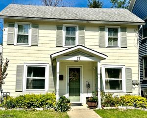 17 Division St, Newton Town, NJ 07860