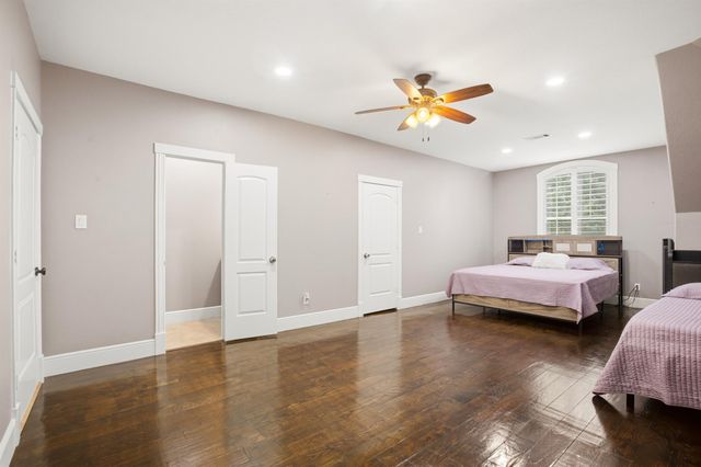 200 Creekside Court, Sealy, TX 77474