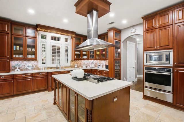 200 Creekside Court, Sealy, TX 77474